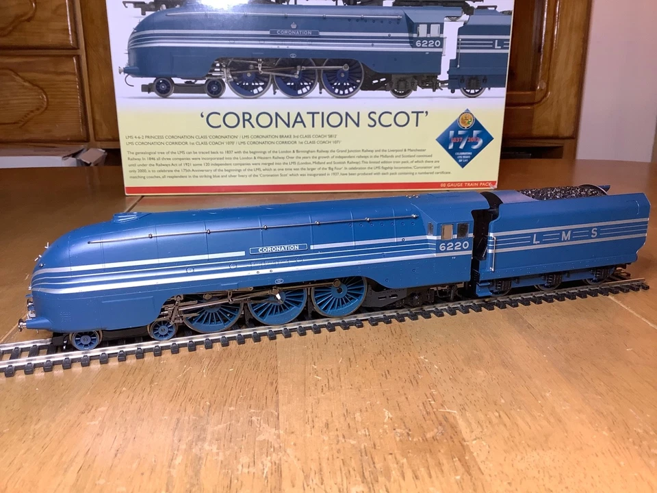 Hornby L/Edition R3092 LMS Coronation Scot Train Pack with 6220 Coronation - Image 4 of 4