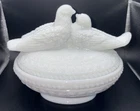 VTG Westmoreland Kissing Love Birds Doves Milk Glass Covered Candy Dish Nest Ivy