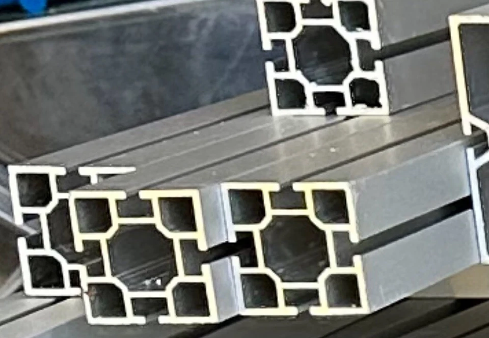 Octanorm Ähnliches Schienensystem Zu Verkaufen - Nur Selbst Abholung - Bild 3 von 4