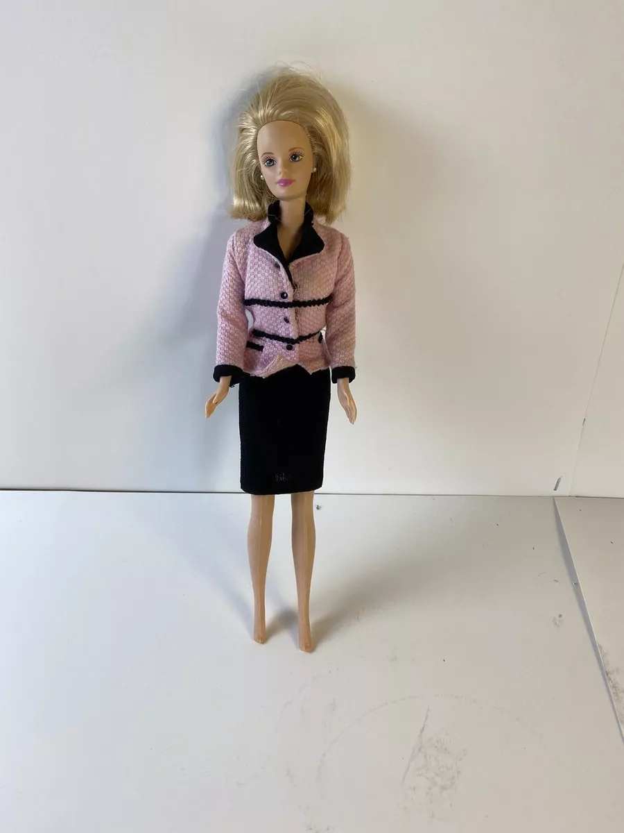 VINTAGE 1998 MATTEL AVON REPRESENTATIVE BARBIE DOLL