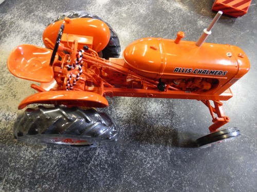 1/16 Allis Chalmers WD-45 Tractor With Wide Front, Precision Series #3 - Picture 9 of 10