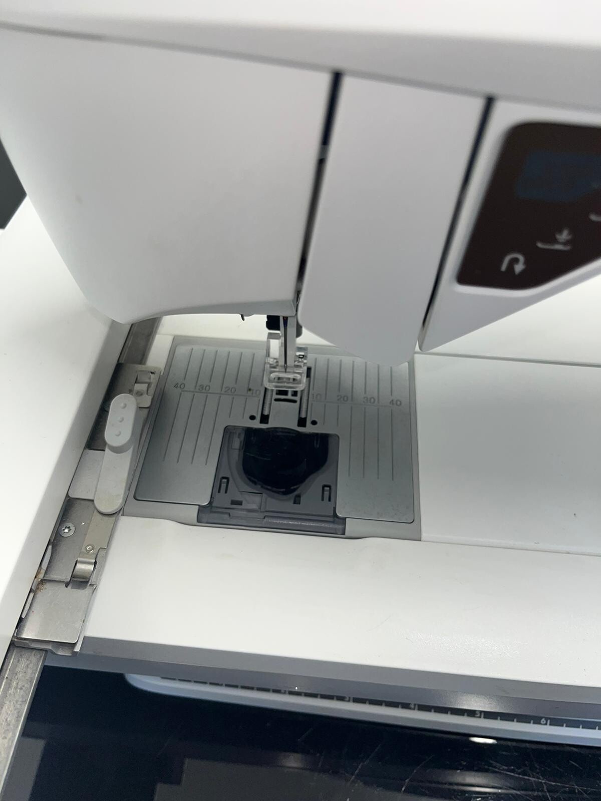 Husqvarna Viking Designer Topaz 40 embroidery machine & accessories eBay