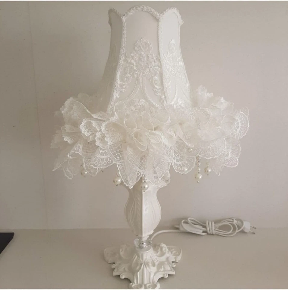 Elegante pantalla cruda bordada a mano con tela lavable - Diseñada en Turquía Foto 2 de 2