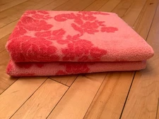 TWO Vintage Cannon Monticello Pink retro Bath Towels  MCM  24 x 40
