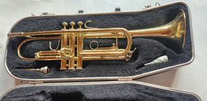 Bach TR300 Trumpet With Vincent Bach 7C Mouthpiece And Case