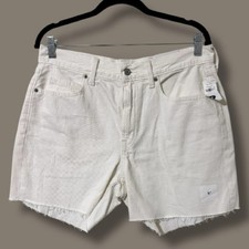 Old Navy women  s size 8 white denim shorts 5  inseam frayed edges new