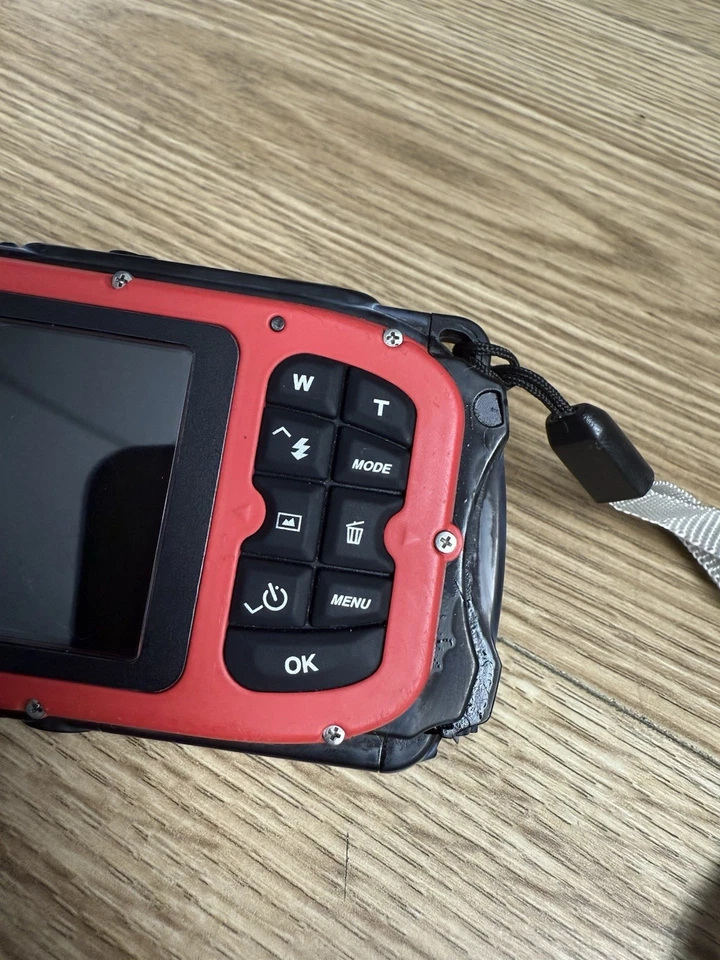 Cámara digital Coleman Xtreme impermeable roja - funciona a través de USB, pestillo roto Foto 4 de 4