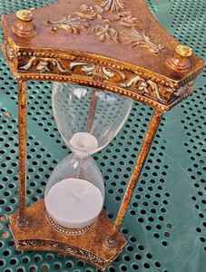 Antique Style Gold Mechanical Glass Metal Hourglass Timer Triangular Manual