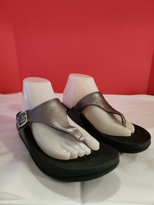 Fitflop Women's Size 7 M Silver Leather Flipflops Flip Flop Sandal Thong