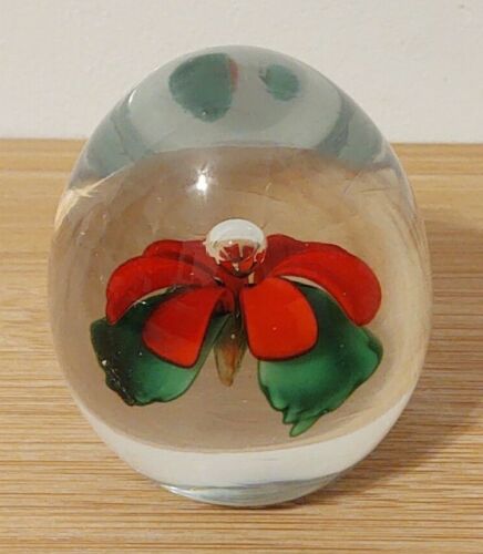 Red and Green Flower Egg Glass Paperweight Dynasty Gallery Heirloom Collectibles