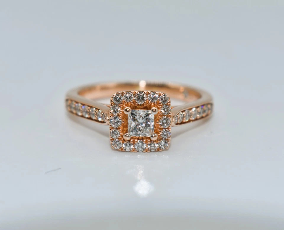 Anillo de compromiso Leo 1 CT TDW 5 gramos con halo de diamantes blancos princesa Foto 2 de 4