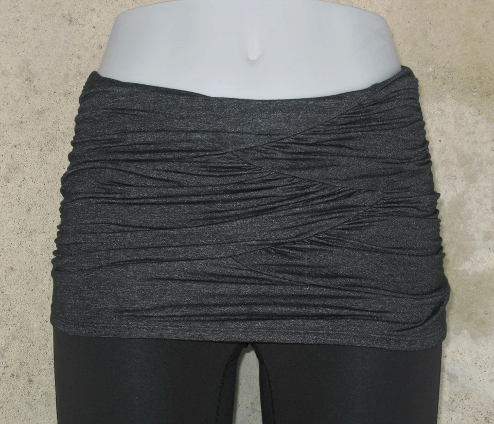 Leggings ajustados de yoga Athleta con falda talla XS negros y grises Foto 2 de 4