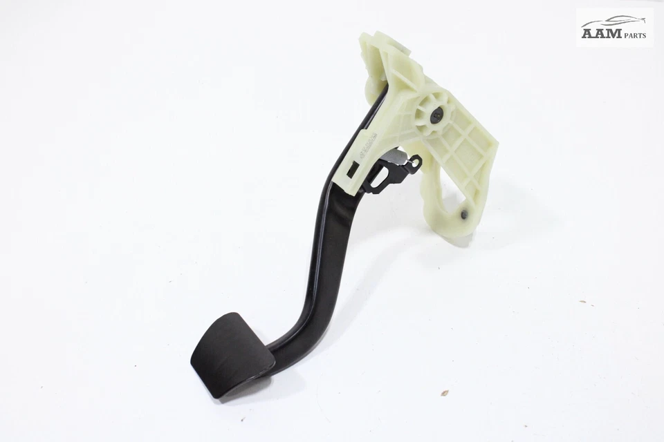 2013-2016 BMW 320I F30 FRONT FLOOR BRAKE STOP PEDAL & SUPPORT MOUNT BRACKET OEM - Image 2 of 4