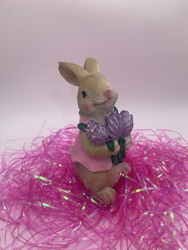Glitzernder rosa Osterhase 8 Zoll Statue mit Blumenstrauß lila Blumen - Bild 2 von 9