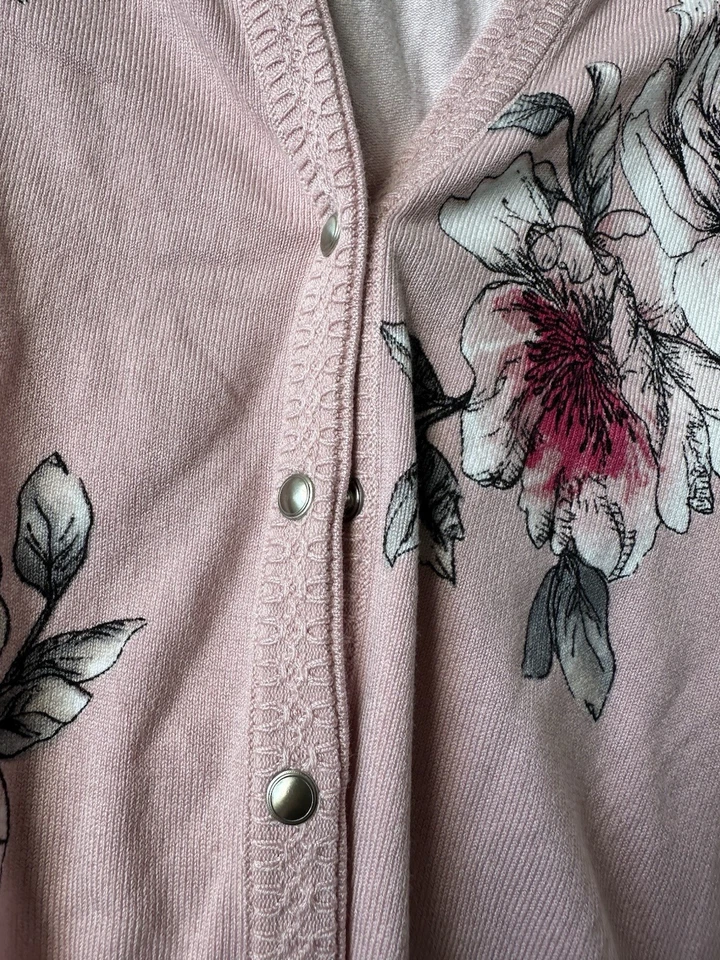 Cárdigan floral con botones para mujer White House Black Market talla M Foto 3 de 4