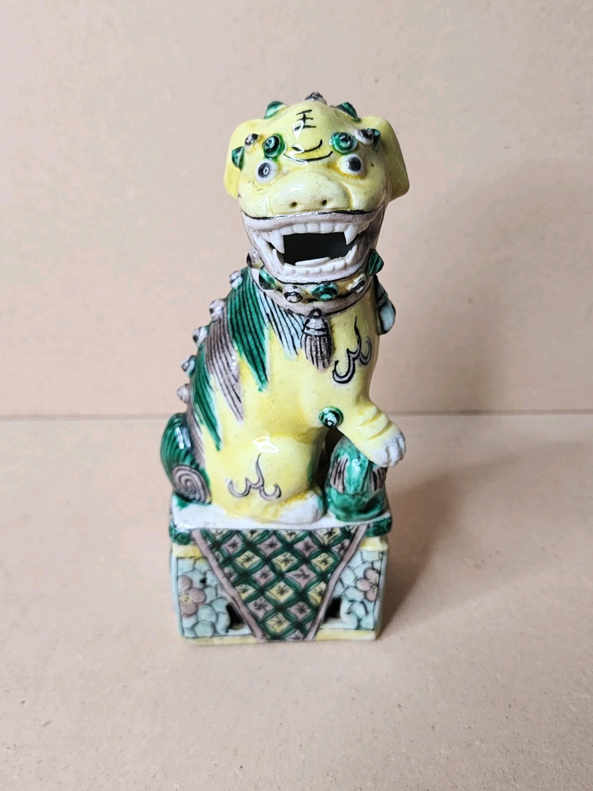 Dog Lion Yellow Green Made In China