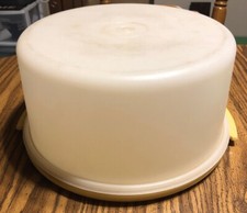 TUPPERWARE Vintage Cake Taker Keeper 2 Pieces Harvest Gold  Sheer 1256  1257