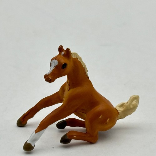 Breyer Mini Whinnies Palomino Sitting Foal Model Horse Figure 2005