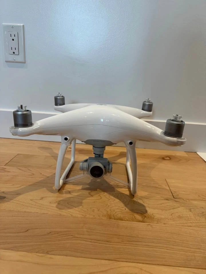 DJI Phantom 4 Drone 4K 60fps + 2 Batteries + Case–Excellent Condition - Image 3 of 4