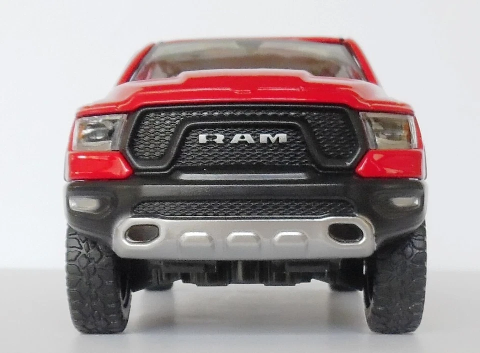 Dodge Ram 1500 2019 roja camioneta pickup doble cabina motor máximo 1/27 nueva Foto 2 de 4