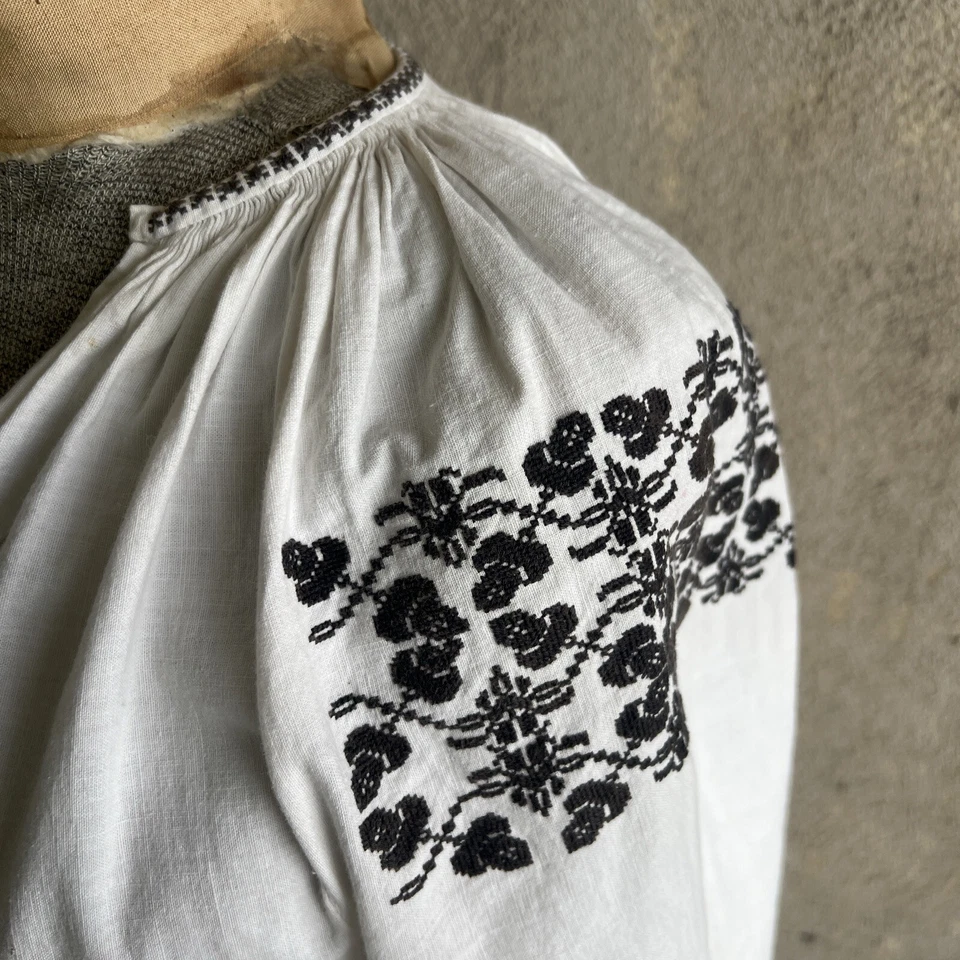 Vintage 1930s Romanian Folk Dress White Linen Black Floral Hand Embroidered 1920 - Image 4 of 4
