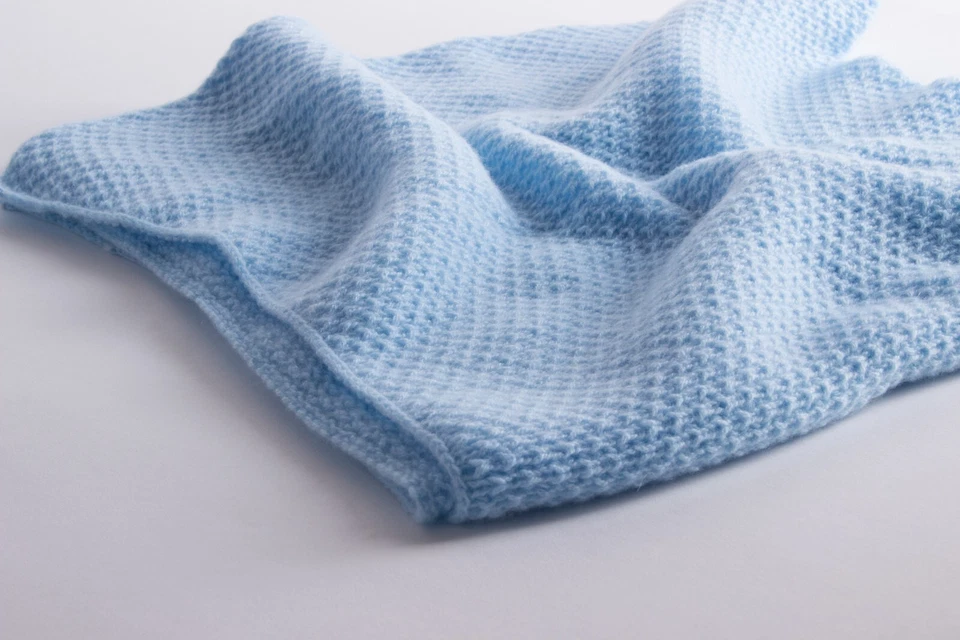 Manta pañal bebé Love Cachemira panal 100 % cachemira - hecha en Escocia Foto 2 de 4