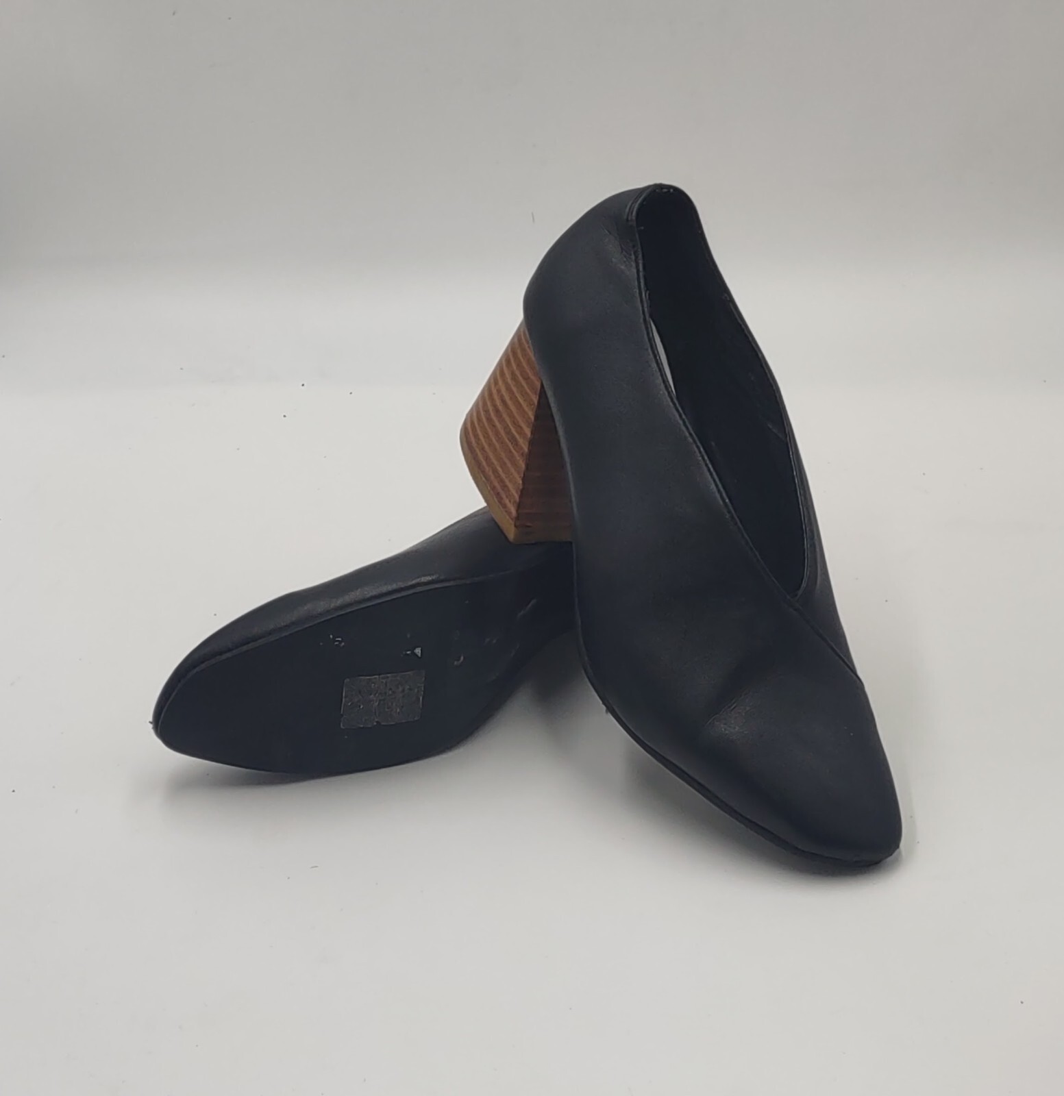 D'ANE-Leather Pump - image 4