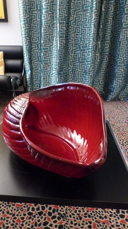 Grandiose Muschel, „Marina“ als Keramik Blumenübertopf, in intensiver roter Glas - Bild 3 von 4