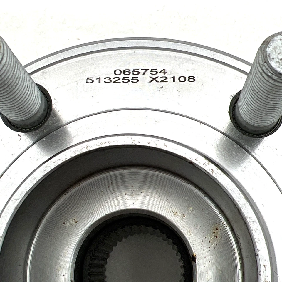 Juego de montaje de buje de rueda delantera - 2004-2011 Volvo S40 (par) TRQ 513255 SKU 065754 Foto 3 de 4