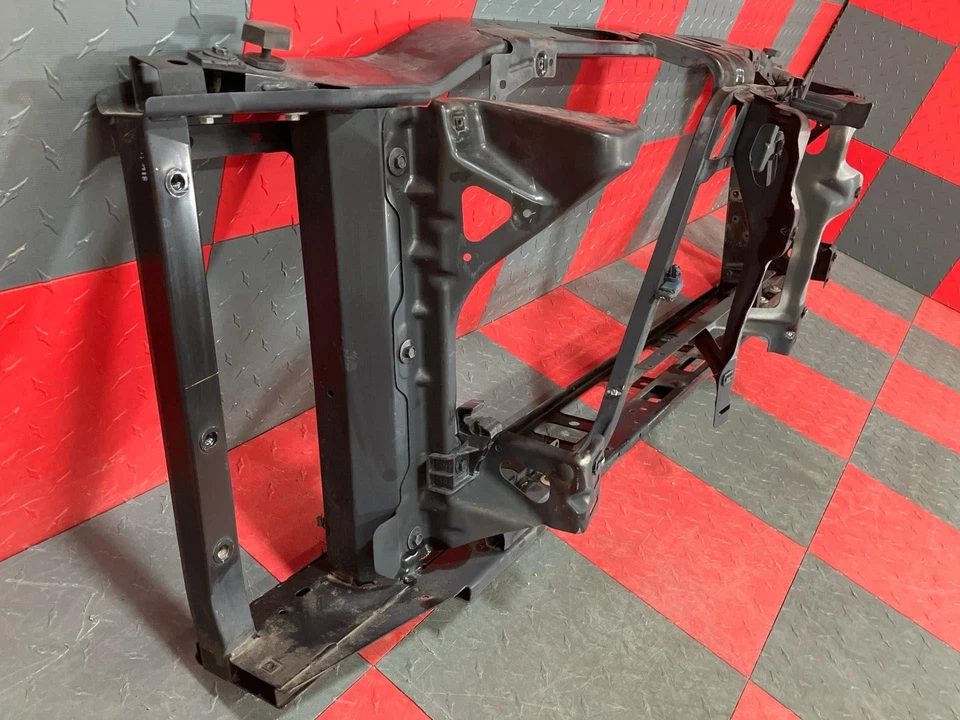 Camión GM Sierra 1500 2010-2013 soporte de radiador delantero desatornillable OEM ¡¡Limpio!!! Foto 3 de 4