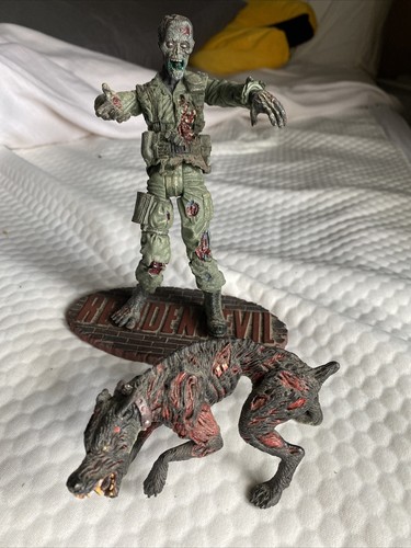 Resident Evil Zombie & Dog Action Figures Palisades Vintage - Picture 1 of 9
