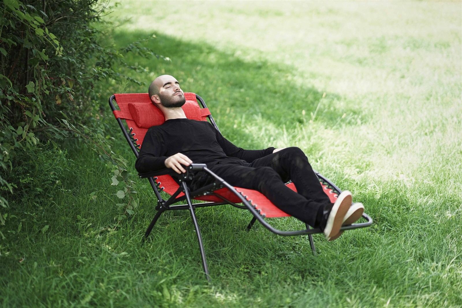 Four Seasons Woodard Outdoor Zero Gravity Chair with Cup Holder, Red