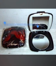 Portable pocket light up mirror