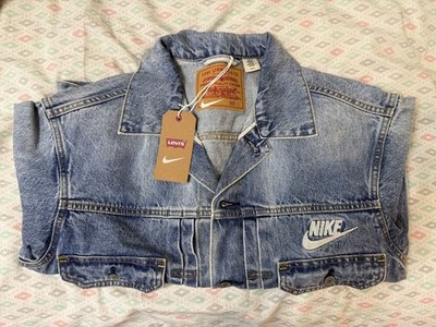 Levi's x Nike Trucker Jacket Light Blue Denim Size SMALL Brand New