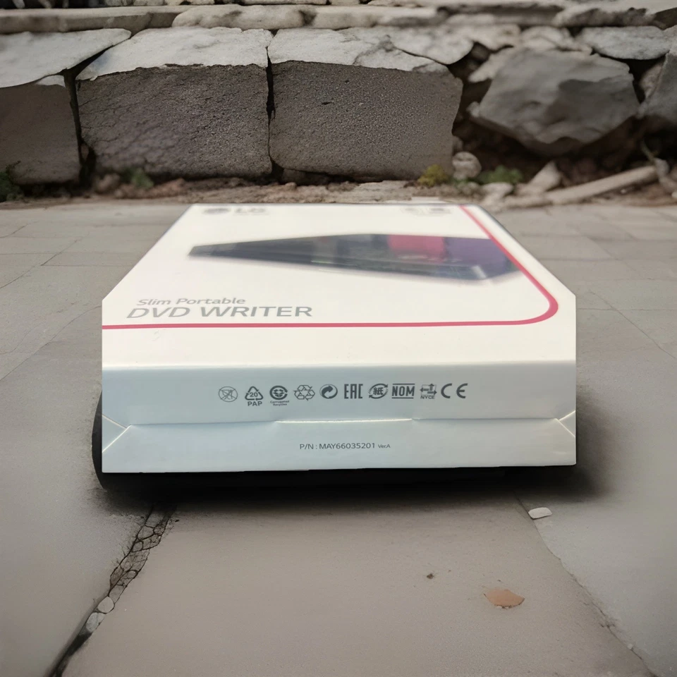LG External Ultra Slim Portable DVD Writer SP80NB80 MAC/WIN/TV - New Sealed - Image 4 of 4