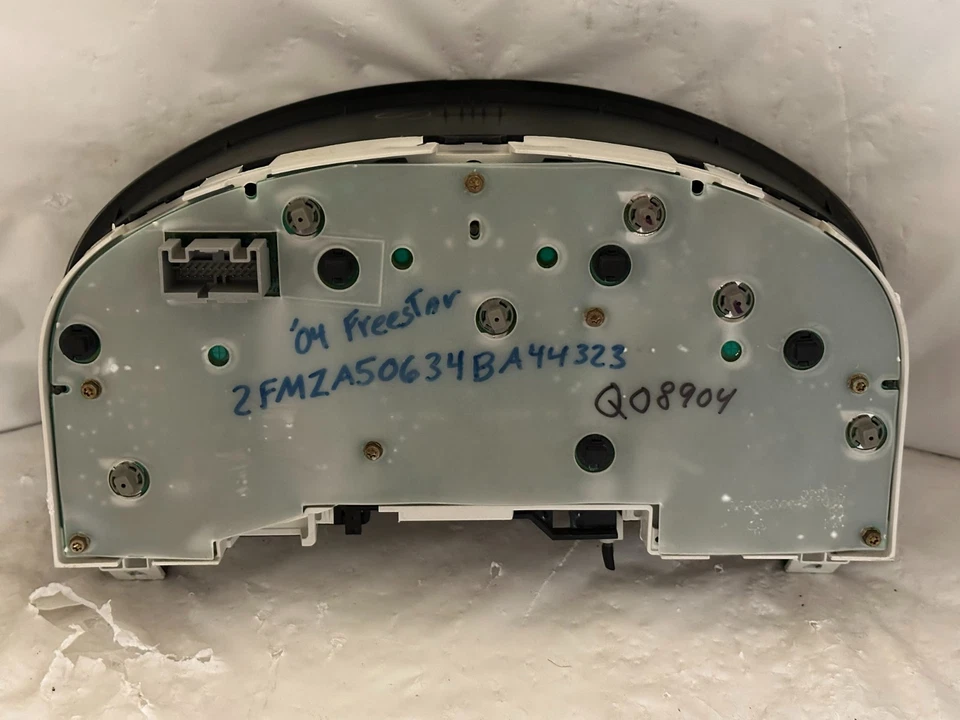 Cuadro de instrumentos velocímetro panel de instrumentos Ford Freestar 2004 185.443 millas Foto 2 de 3