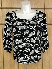 Loft Black & White Leaf Pattern 3/4 Sleeve Rounded Neckline Blouse Size M