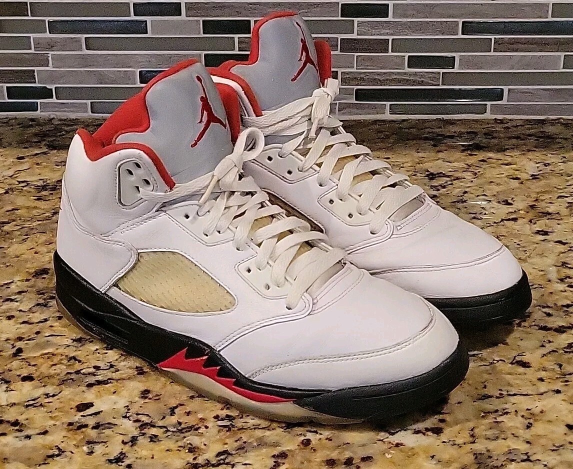 Jordans  size 9.5 white and red Amazon.com | Jordan 2/3 Men main image 4