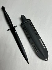 HUNTING KNIFE WITH PLASTIC SCABBARD.