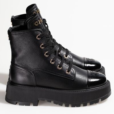 【新品・未使用】ＣＨＡＮＥＬ 　Ａｎｋｌｅ　Ｂｏｏｔｓ Chanel CC Combat Boots Black Shiny Aged Calfskin Gold
