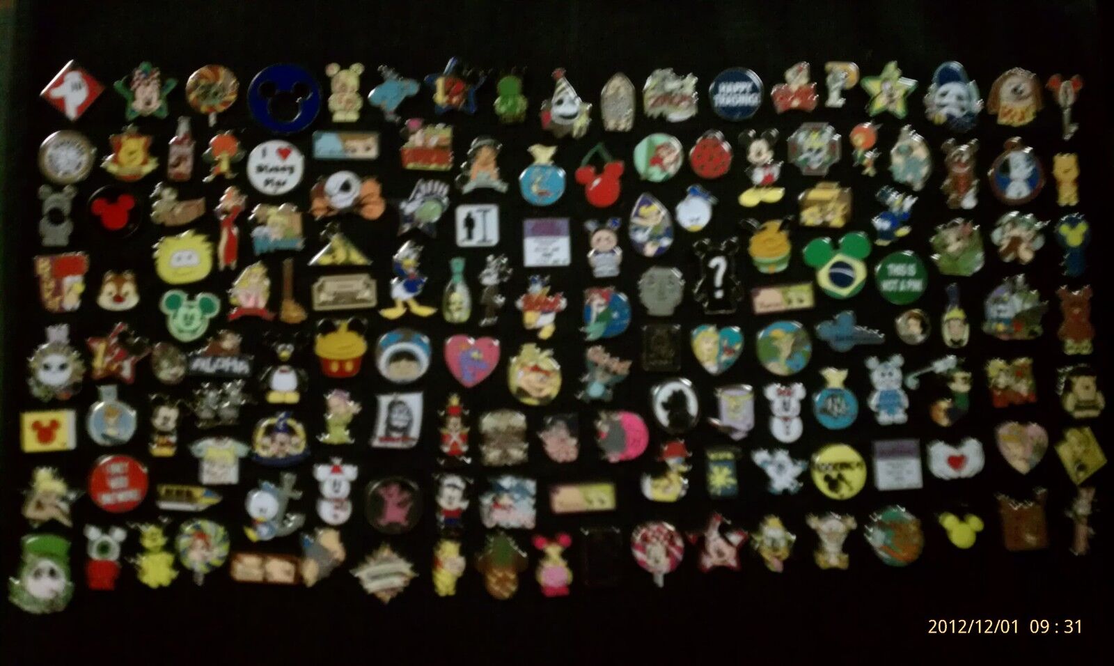 100 Disney trading pins - FREE SHIPPING