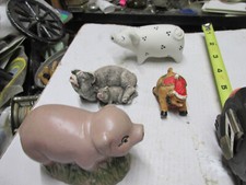  DFsilbx1 4 little pigs porcelain, ceramic and resin, good condition