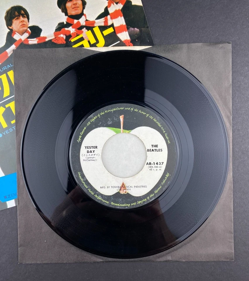The Beatles Act Naturally / Yesterday JAPAN Import 7" 45-RPM Record Single EX - Image 3 of 3
