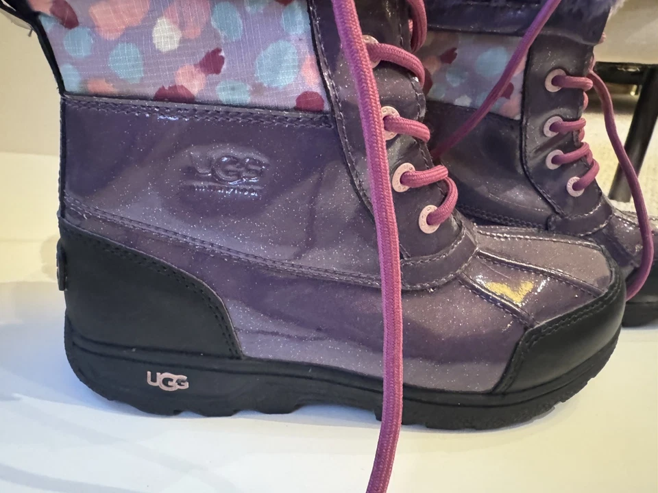 Botas UGG Kids Butte II Talla 6 Púrpura Forradas de Lana Impermeables Nieve 1005581K Foto 2 de 4
