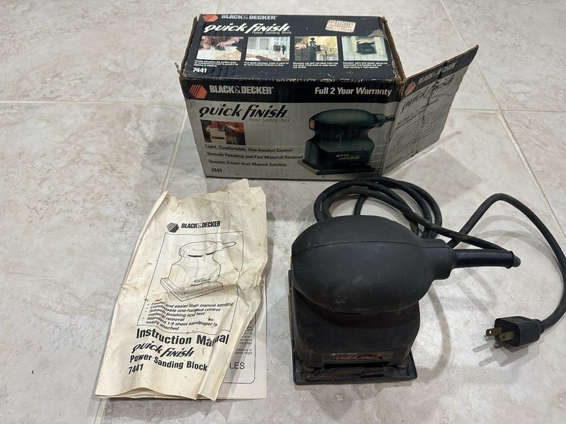Black & Decker 7441 Quick Finish Power Sanding Block Palm Sander