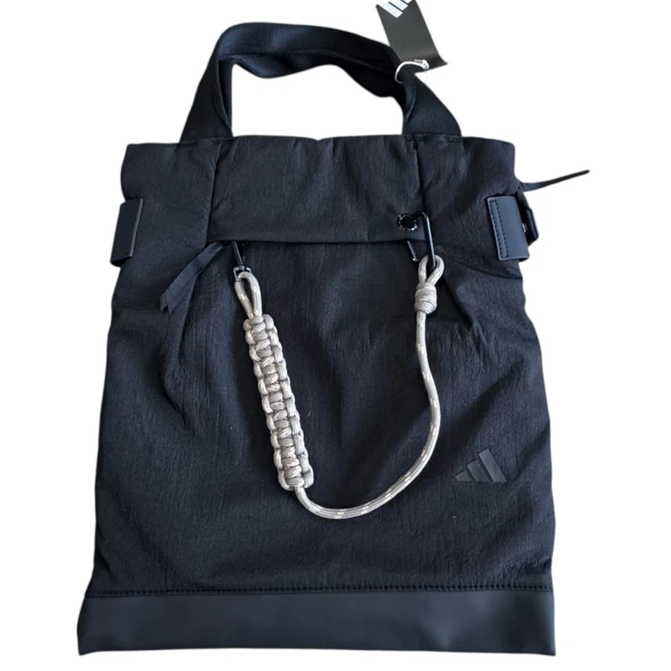 Bolsa tote Adidas preta favorita KUL08 mochila com detalhe de corda NOVA - Imagem 2 de 4