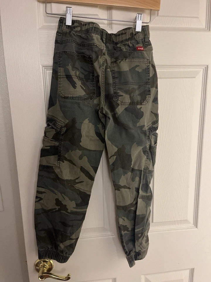 Брюки для бега для мальчиков Wrangler камуфляжные грузовые размер 10 обычные эластичные с карманами на талии - Изображение 2 из 3