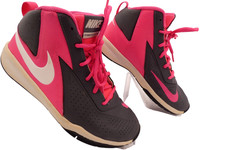 Nike Team Hustle D7 Girls Youth 6.5Y Pink Gray 747999-006 Sneaker