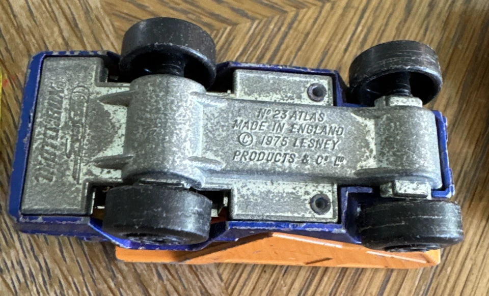 Lote de 4 Carros Inclui Hot Wheels Porsche 917 (P-917) Preto Parede Laranja, Fórmula - Imagem 4 de 4