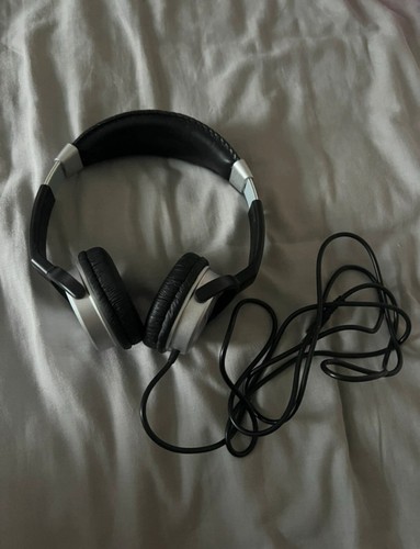 Numark HF125 Headphones - Silver/Black - Picture 2 of 4